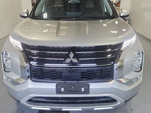 Used 2024 Mitsubishi Outlander SE AWD/4WD image 2