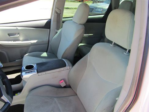 Used 2014 Toyota Prius V Two image 9