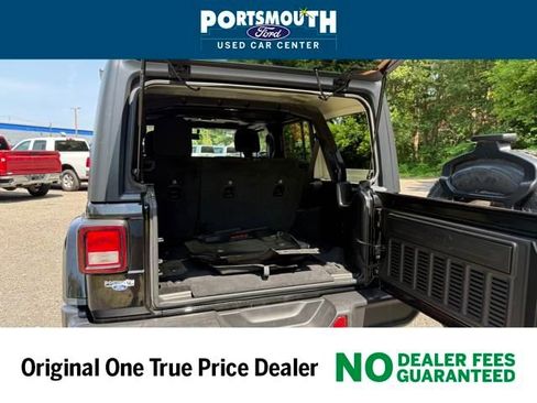 Used 2020 Jeep Wrangler Unlimited Sahara image 13
