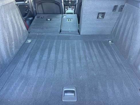 Certified 2025 Porsche Macan image 15