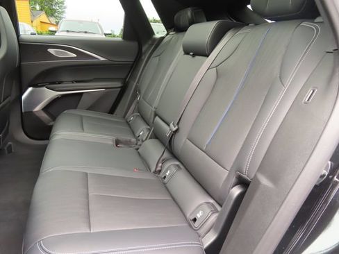 Used 2024 Cadillac Lyriq Sport RWD image 39