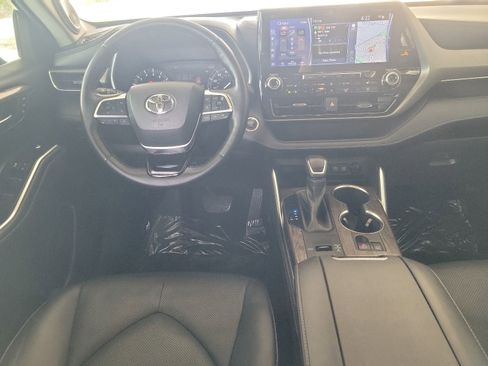 Used 2020 Toyota Highlander Limited FWD image 18