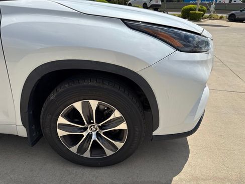 Used 2022 Toyota Highlander XLE FWD image 8