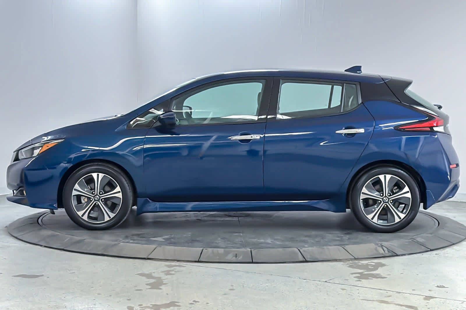 Used 2018 Nissan Leaf SL w/ Protection Package FWD image 5