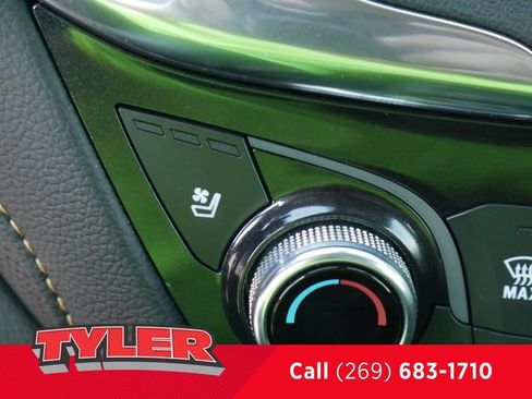 Used 2023 Chevrolet Equinox Premier FWD image 35