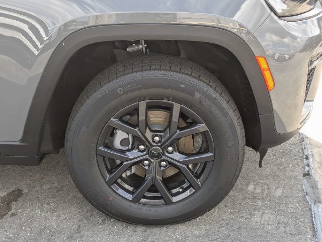 New 2027 Jeep Grand Cherokee Altitude AWD/4WD image 13