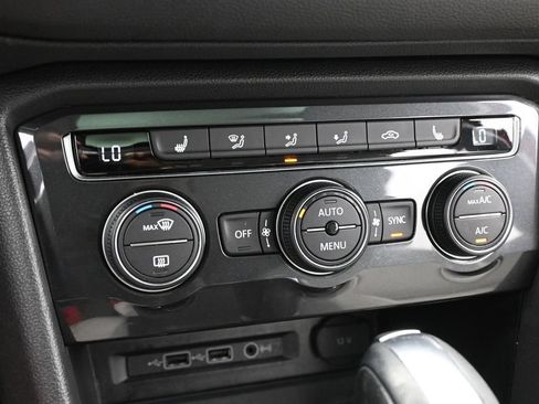 Used 2019 Volkswagen Tiguan SE w/ Panoramic Sunroof Package FWD image 20