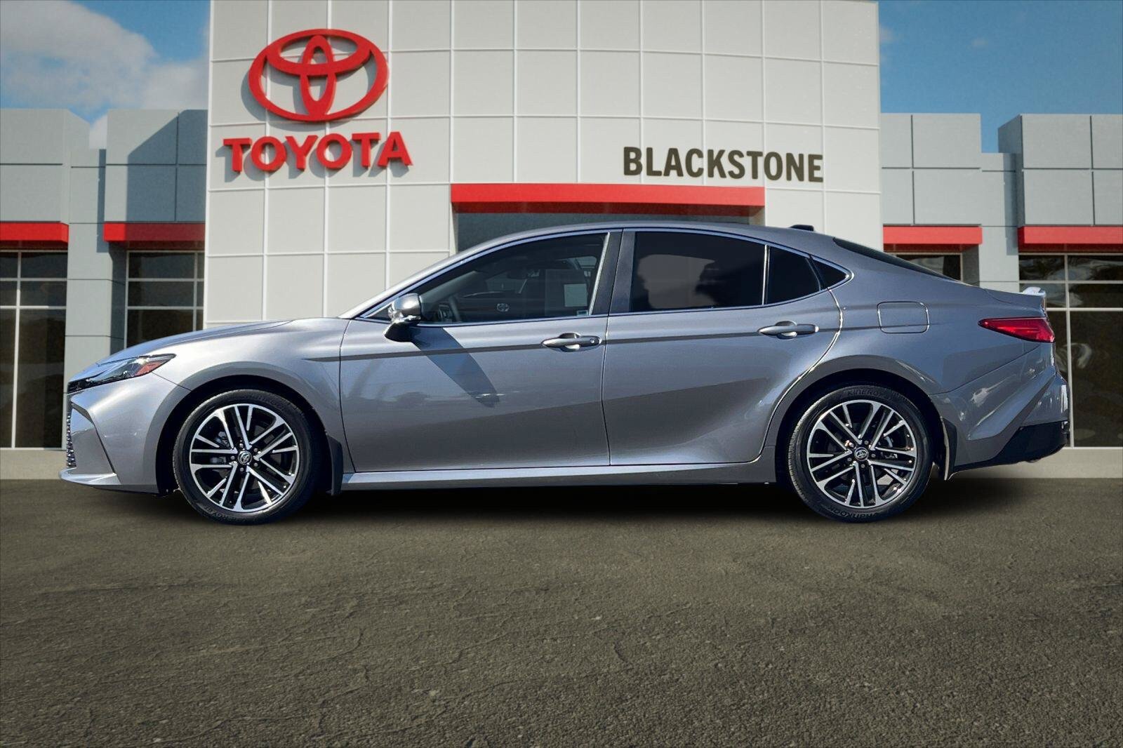 Used 2026 Toyota Camry XLE w/ Premium Package FWD image 6