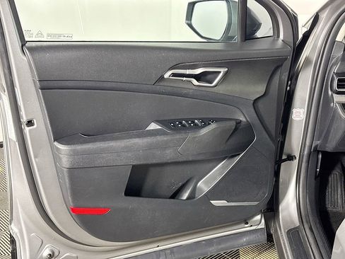Used 2023 Kia Sportage LX image 10