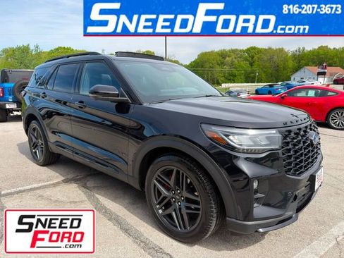 Used 2025 Ford Explorer ST AWD/4WD image 1