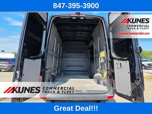 Used 2017 Mercedes-Benz Sprinter 2500 image 19