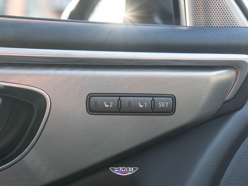 Used 2017 INFINITI Q60 3.0t w/ Premium Plus Package 3.0T image 36