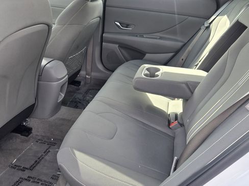 Certified 2025 Hyundai Elantra SEL FWD image 11