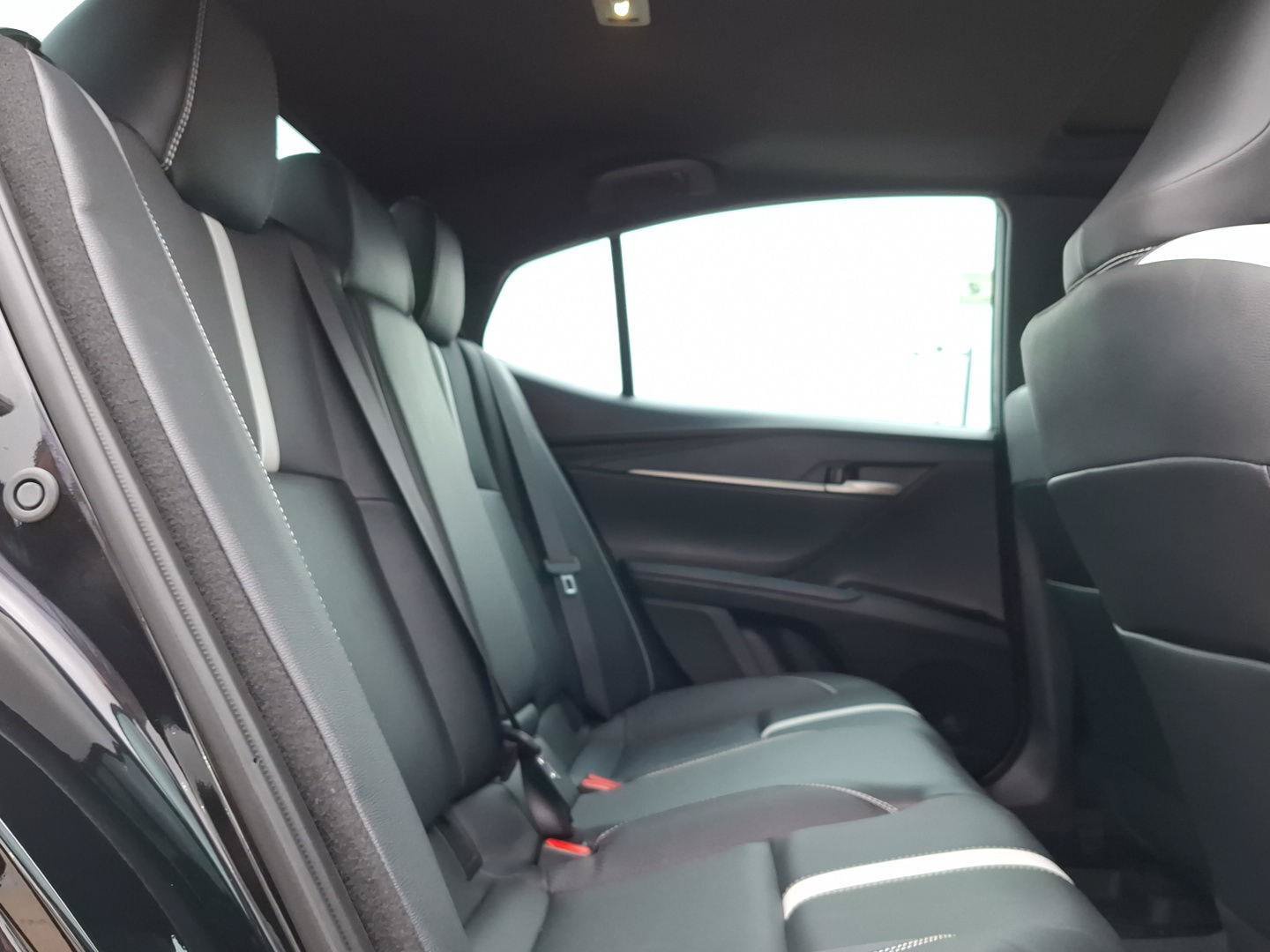 Used 2025 Toyota Camry SE w/ Convenience Package FWD image 35
