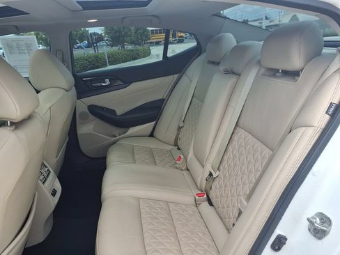 Used 2021 Nissan Maxima Platinum w/ Sport Mat Group FWD image 17