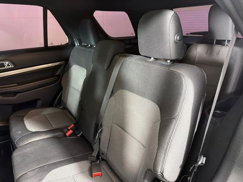 Used 2019 Ford Explorer XLT w/ Equipment Group 201A FWD image 18