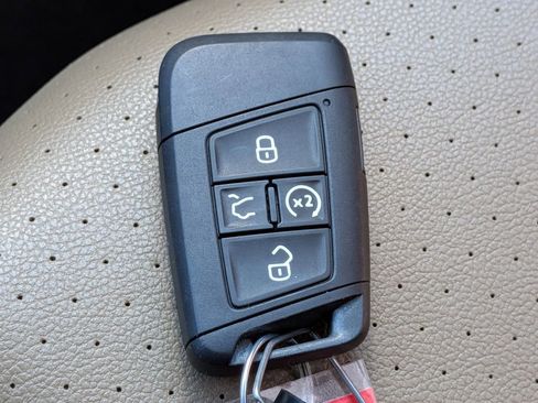 Used 2023 Volkswagen Atlas Cross Sport SE w/ Panoramic Sunroof Package FWD image 33
