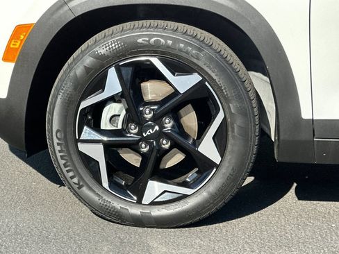Used 2024 Kia Seltos EX FWD image 25