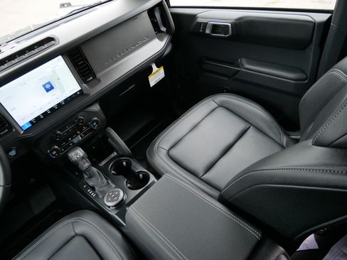 Used 2025 Ford Bronco Badlands w/ Sasquatch Package AWD/4WD image 11