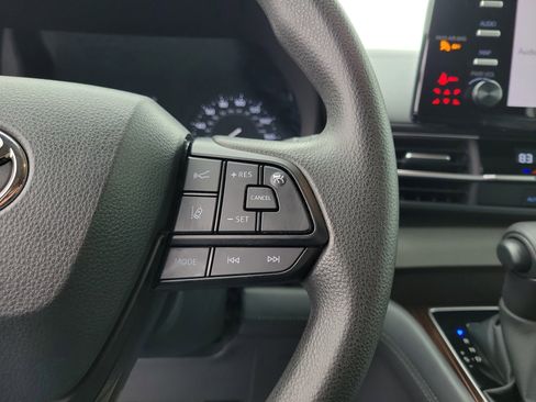 Used 2023 Toyota Sienna LE image 23