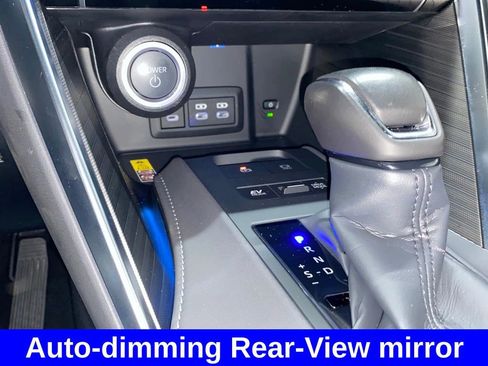 Used 2024 Toyota Venza Limited image 19