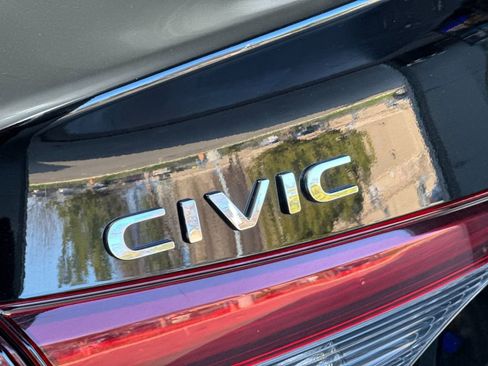 Used 2025 Honda Civic Sport image 24