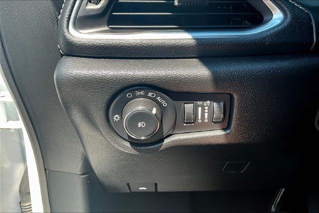 Used 2025 Chrysler Pacifica Limited FWD image 15