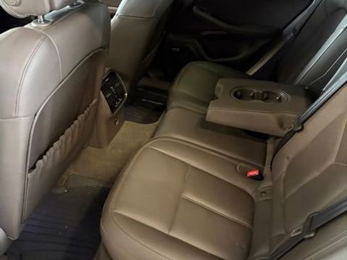 Used 2023 Porsche Macan AWD/4WD image 5