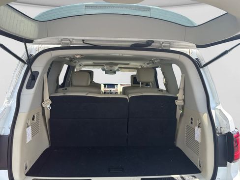 Used 2018 INFINITI QX80 4WD w/ Driver Assistance Package image 12
