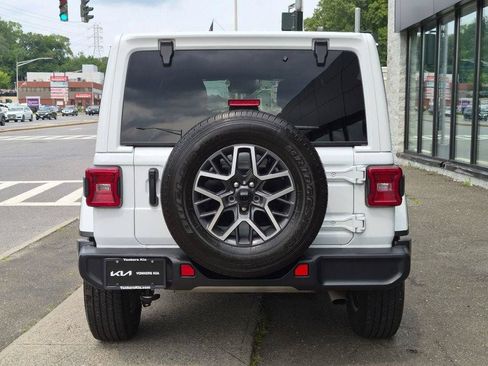 Used 2024 Jeep Wrangler Unlimited Sahara w/ Technology Group AWD/4WD image 7
