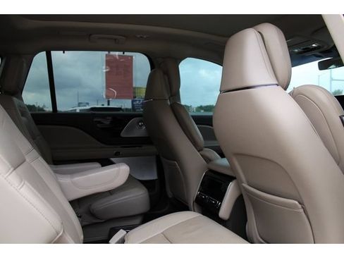 Used 2020 Lincoln Aviator Reserve w/ Equipment Group 201A AWD/4WD image 18