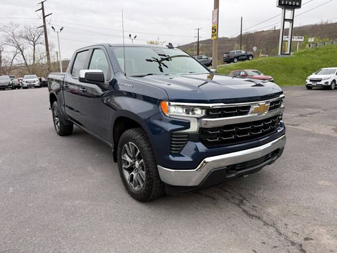 Used 2022 Chevrolet Silverado 1500 LT AWD/4WD image 7