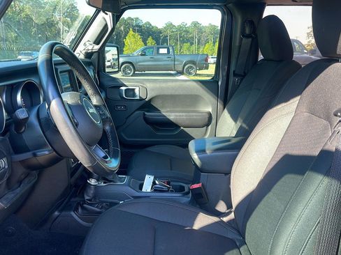Used 2020 Jeep Wrangler Sport AWD/4WD image 13
