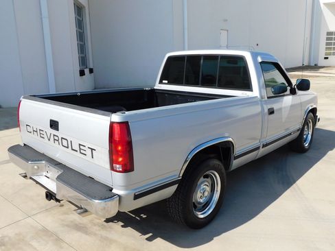 Used 1993 Chevrolet Silverado 1500 2WD Regular Cab image 25