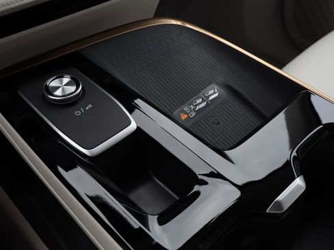 Used 2025 Buick Enclave Avenir image 18