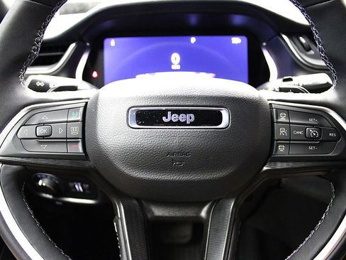 Certified 2025 Jeep Grand Cherokee Laredo X w/ Luxury Tech Group I AWD/4WD image 12