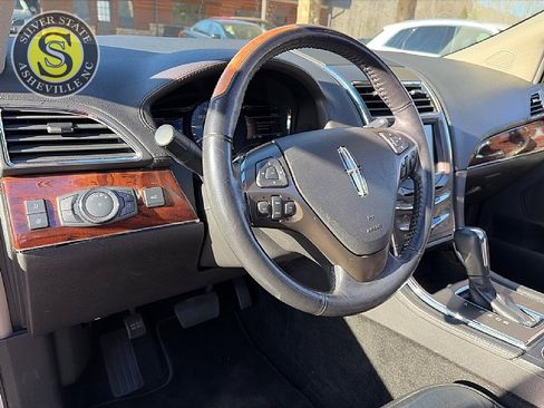 Used 2013 Lincoln MKX AWD image 21