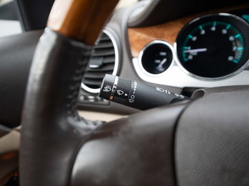 Used 2010 Buick Enclave CXL image 13