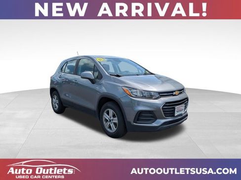 Used 2020 Chevrolet Trax LS AWD/4WD image 1