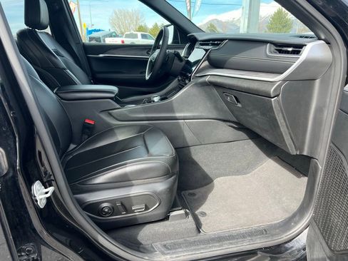 Used 2024 Jeep Grand Cherokee L Limited w/ Luxury Tech Group II AWD/4WD image 17