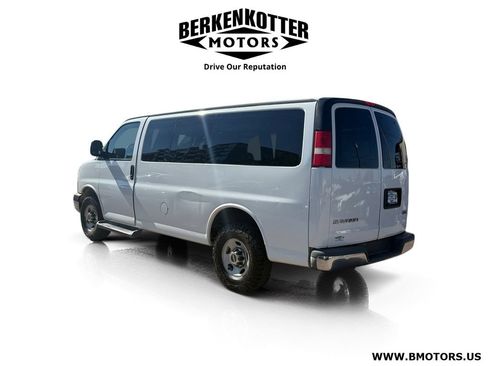 Used 2015 GMC Savana 2500 LT w/ LT Preferred Equipment Group RWD image 5