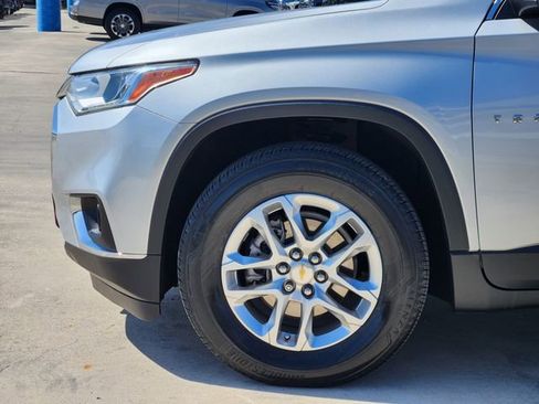Used 2021 Chevrolet Traverse LT image 9