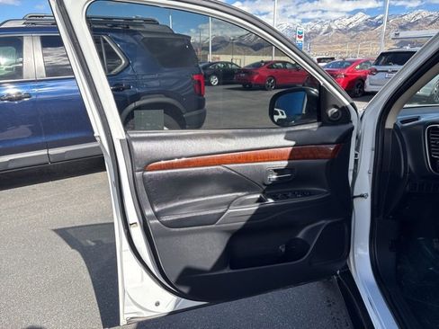 Used 2015 Mitsubishi Outlander GT image 9