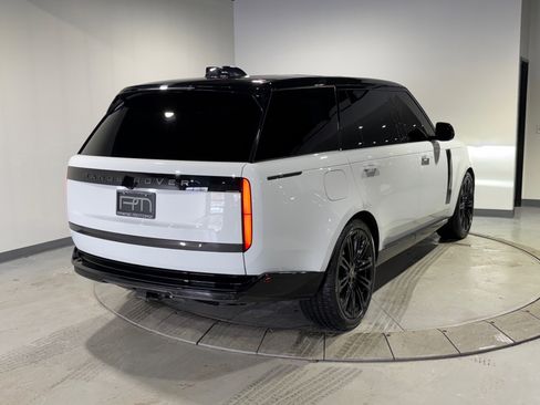 Used 2024 Land Rover Range Rover Long Wheelbase SE image 11