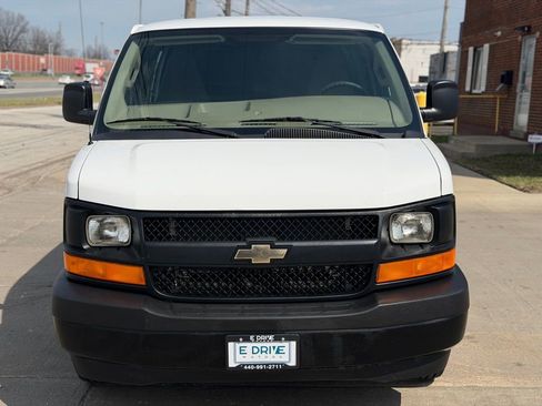 Used 2017 Chevrolet Express 2500 image 2