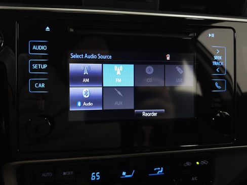 Used 2018 Toyota Corolla LE FWD image 21