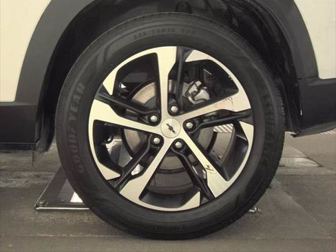 Used 2025 Chevrolet Trax RS w/ Sunroof Package FWD image 9