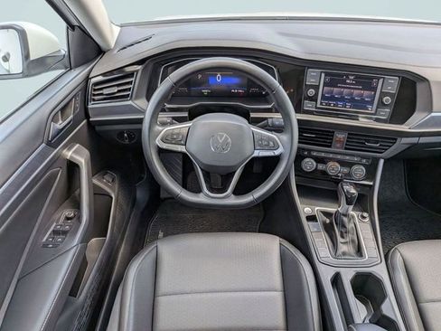 Used 2024 Volkswagen Jetta SE FWD image 14
