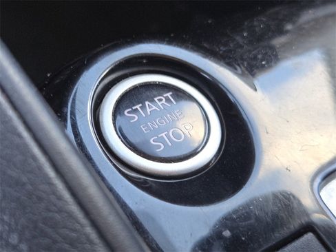 Used 2021 Nissan Versa SV image 23