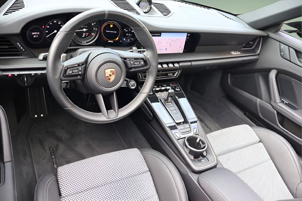 Used 2024 Porsche 911 AWD/4WD image 15